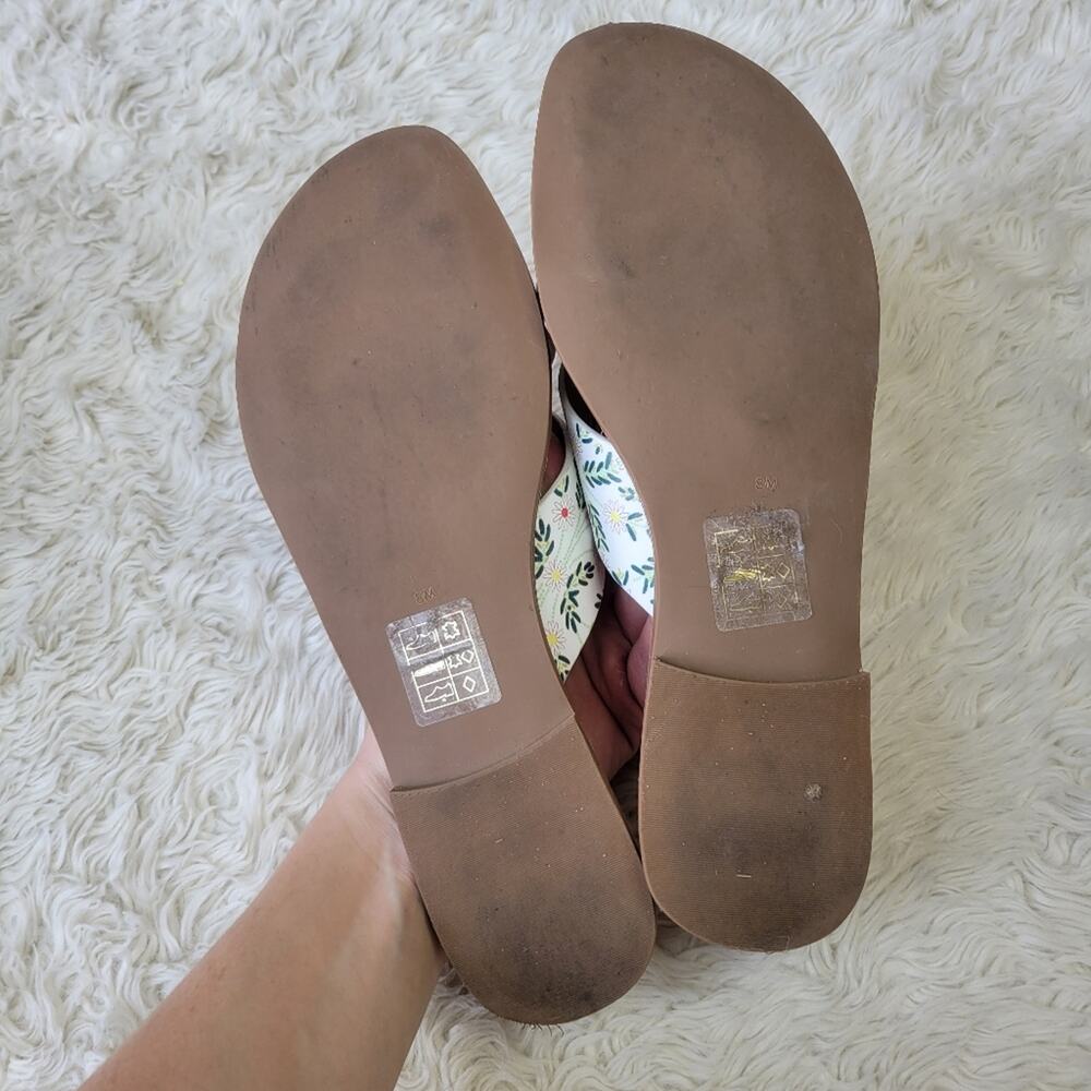 Jack Rogers Slotted Daisy Printed Sloan Sandals 8 - Picture 7 of 9